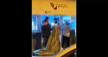 Stire din Eveniment : Scene șocante în cartierul Tomis Nord. Un tânăr se plimbă gol pușcă pe stradă