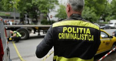 Stire din Eveniment : Bărbat înjunghiat de mai multe ori în gât de fosta soție. Femeia a fost internată la Psihiatrie