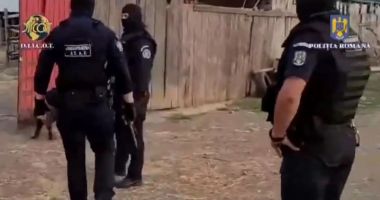 Stire din Eveniment : Un bărbat lua oameni cu forța și îi transforma în sclavi. Poliția a intervenit