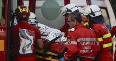 Stire din Eveniment : Doi bărbați au fost transportați la spital cu arsuri în urma unui incendiu la o anexă gospodărească