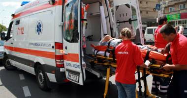 Stire din Eveniment : Bărbat lovit de mașină după ce a traversat la voia întâmplării