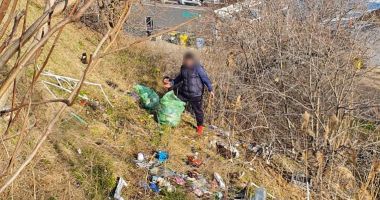 Stire din Social : Bărbat obligat de poliţişti să cureţe după ce transformase faleza în ghenă de gunoi