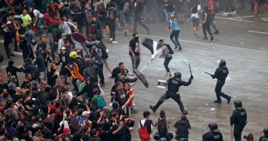 Aeroportul din Barcelona, blocat de protestatari. Zeci de răniți; peste 100 de zboruri sunt anulate - 2