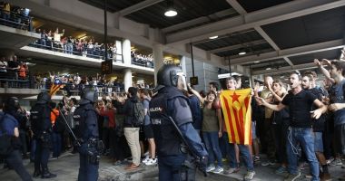 Aeroportul din Barcelona, blocat de protestatari. Zeci de răniți; peste 100 de zboruri sunt anulate - 3