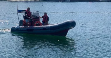 Două persoane, căutate de pompieri pe Lacul Techirghiol după ce au plecat cu o barcă gonflabilă