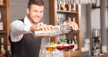 Pariu cu un barman