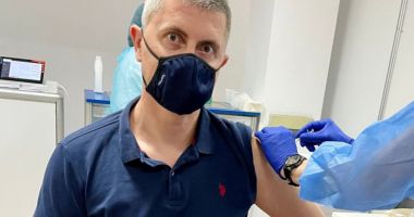 Stire din Actualitate : Dan Barna s-a vaccinat cu a treia doză de ser anti-Covid: „Vaccinați-vă, fraților”