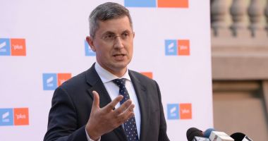Barna: USR ia în calcul să atace bugetul de stat pe 2022 la Curtea Constituțională