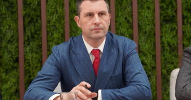 Stire din Economie : Agenţia de rating S&P a înrăutăţit perspectiva ratingului României de la stabilă la negativă