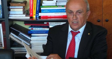 Stire din Politică-Administrație : Ca în vremurile demult apuse: un baron PSD i-a făcut poezie lui Ponta