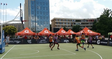 Stire din Sport : Galerie foto. Meciurile de baschet 3x3, de la Tulcea Street Play, se joacă în aceste momente