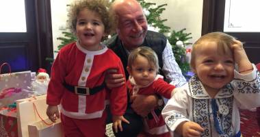 Stire din Politică-Administrație : Fotografia zilei: Traian Băsescu a petrecut Crăciunul alături de nepoți