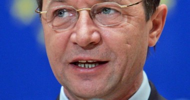 Stire din Politică-Administrație : Traian Băsescu somează Parlamentul