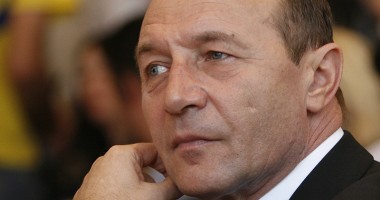 Stire din Politică-Administrație : Traian Băsescu i-a transmis condoleanțe lui Vladimir Putin pentru victimele atentatelor