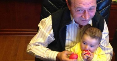 Bunicul BĂSESCU, împreună cu nepoțica, în fotografii pe Facebook - 2