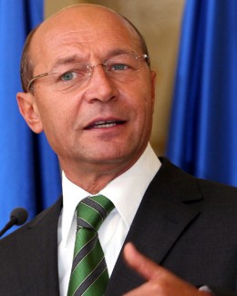 Stire din Politică-Administrație : "Niciodată nu am făcut masterat; nu sunt nici doctor, nici dottore"