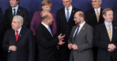Stire din Politică-Administrație : Ponta sau Băsescu la Consiliul European? CCR: Parlamentul NU poate decide