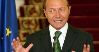 Stire din Politică-Administrație : Președintele le cere politicienilor să nu-l implice în eventualele dispute din interiorul USL