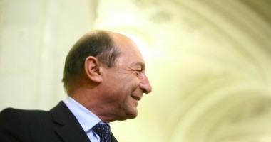 Stire din Politică-Administrație : Traian Băsescu petrece ziua de 1 Mai pe litoral