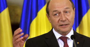 Stire din Politică-Administrație : Mâine se dezbate propunerea lui Traian Băsescu privind referendumul