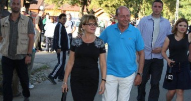 Stire din Politică-Administrație : Traian Băsescu, în vacanță la mare: A uimit doi sud-coreeni în restaurantul Cireșica