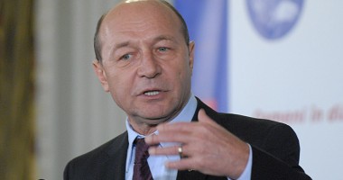 Stire din Politică-Administrație : Președintele Băsescu transmite condoleanțe familiilor celor doi militari care au murit în Afganistan