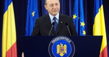 Băsescu cere Guvernului să emită o ordonanță de urgență care să prelungească programul de votare până la ora 24.00 în diaspora