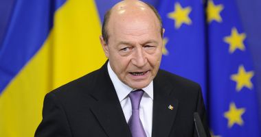Stire din Politică-Administrație : Băsescu: "Sper ca Iohannis să-i toace pe cei de la PSD"