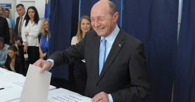 Stire din Politică-Administrație : Traian Băsescu: “Îi rog pe români să vină la vot şi să opteze pentru ce vor în continuare”