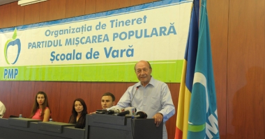 Stire din Politică-Administrație : Traian Băsescu, către tinerii din PMP prezenți la Neptun: "Baza unui politician este în meseria lui"
