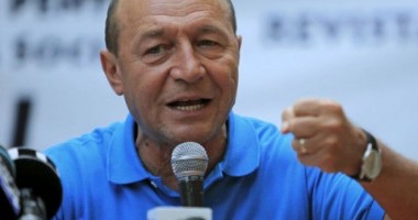 Stire din Politică-Administrație : Traian Băsescu a promulgat Legea restituirii taxei auto