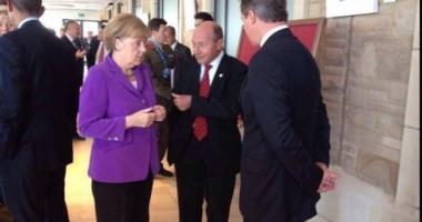 Stire din Politică-Administrație : Traian Băsescu a discutat cu președintele SUA, Barack Obama, la summitul NATO