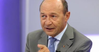 Stire din Politică-Administrație : Băsescu: Eu aș accepta vreo 10 dezbateri cu Dăncilă, câte una pe zi, cu toate televiziunile de față