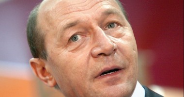 Stire din Politică-Administrație : TRAIAN BĂSESCU: "S-ar putea să cer PDL să boicoteze referendumul"