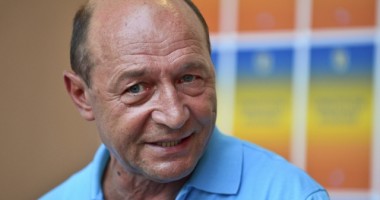 Stire din Politică-Administrație : Îmbrânceli la mitingul pentru susținerea lui Traian Băsescu, de la Iași