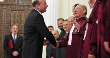 Stire din Politică-Administrație : Ce a discutat Traian Băsescu cu judecătorii Curții Constituționale