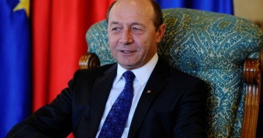 Stire din Politică-Administrație : Băsescu: Sunt dispus la ajustarea mandatului prin voință proprie pentru modificarea Constituției