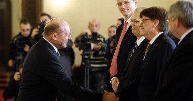 Stire din Politică-Administrație : Traian Băsescu  nu va semna acordul cu FMI