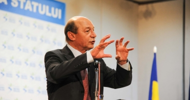 Stire din Politică-Administrație : Traian Băsescu și-a dat demisia din funcția de președinte al PMP