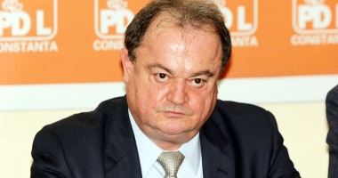 Stire din Politică-Administrație : "Băsescu să aibă grijă cu Udrea de PMP"