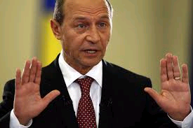 Stire din Politică-Administrație : Băsescu semnează numirea noilor miniștri. Noul Guvern depune jurământul la ora 18.00