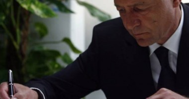 Stire din Politică-Administrație : Ce cadou le-a făcut Traian Băsescu femeilor din România