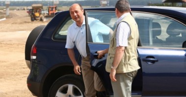 Stire din Politică-Administrație : Băsescu declară război Petrom: Am rupt orice legături cu ei, fac profit excesiv în vreme de criză