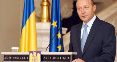 Stire din Politică-Administrație : Băsescu mai așteaptă până luni,  când va reveni la Cotroceni