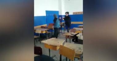 Stire din Cultură-Educație : Video. Bătaie pe viață și pe moarte între doi elevi din Constanța