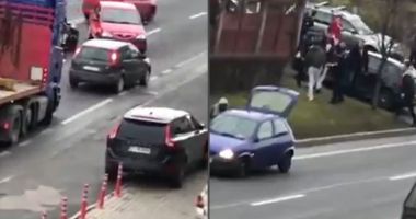 Stire din Actualitate : Bătaie cu pumni şi picioare după o ceartă în trafic pe o stradă din Cluj