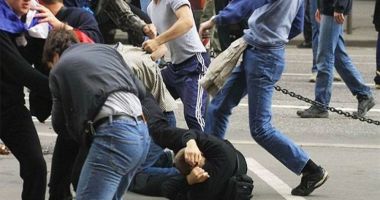 Stire din Eveniment : Reglare de conturi între interlopi, cu săbii și topoare, în plină stradă