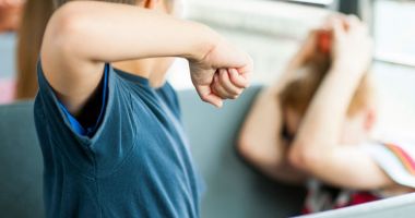 Stire din Eveniment : Băiat de opt ani, bătut de un alt copil, într-o toaletă. "Părea o provocare TikTok"