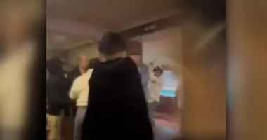 Stire din Eveniment : Bătaie într-un bar, după petrecerea de ziua primarului. Trei bărbați au ajuns la spital