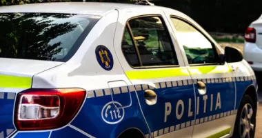 Stire din Eveniment : Bătaie în plină stradă. Un bărbat a fost lovit cu piciorul în față după o ceartă din cauza alcoolului
